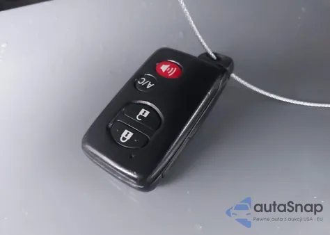 2010 Toyota Prius Iii z USA, uszkodzony, nr VIN JTDKN3DU6A1235989